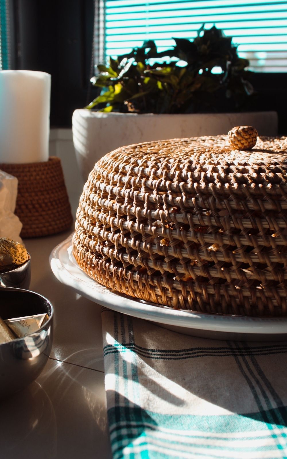 Rattan Yemek Koruyucu